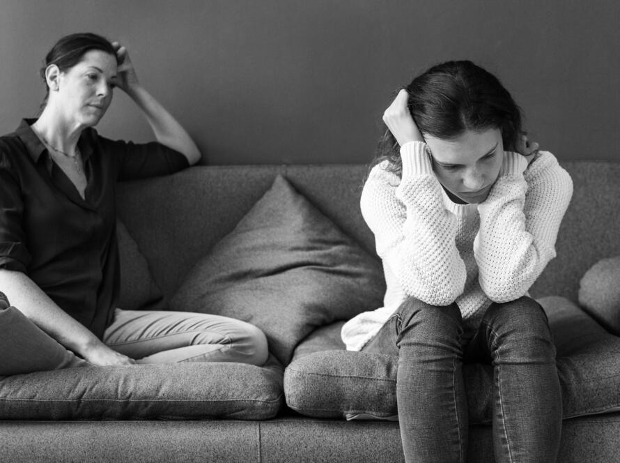 mother teenage daughter having arguument scaled